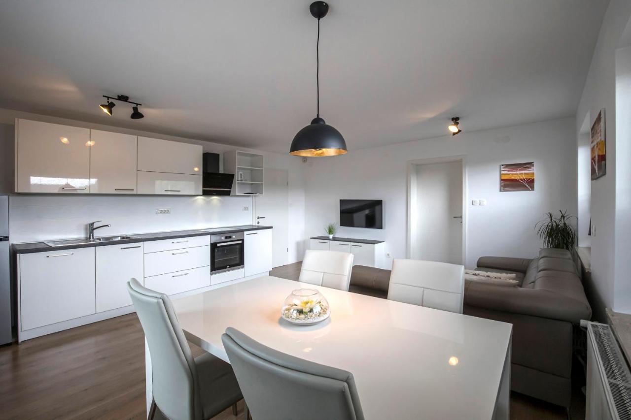 Apartments Vila Apolonia Ljubljana Kültér fotó